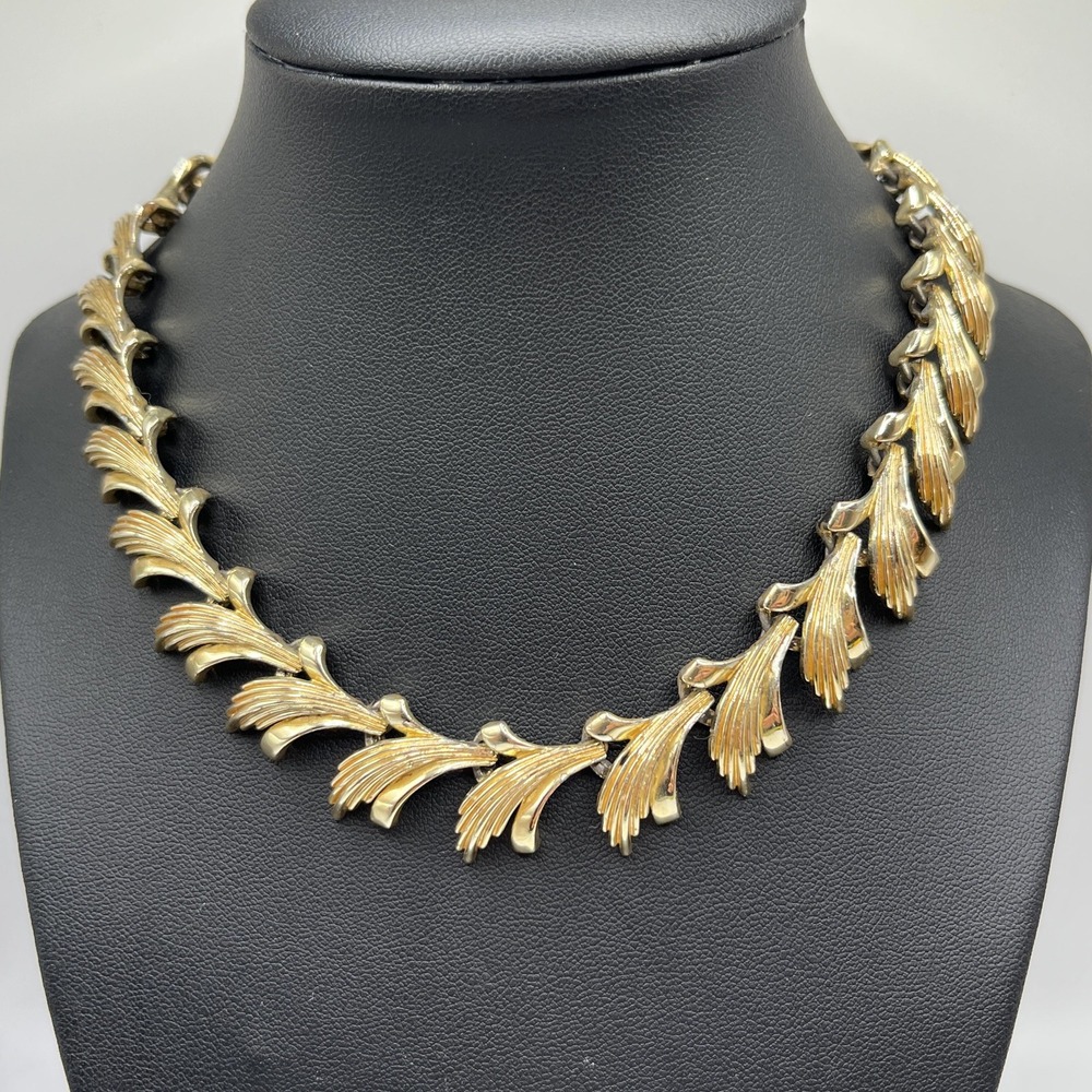 Vintage Mid-Century CORO Gold Tone Collar Leaf Swirl Tab Choker Necklace